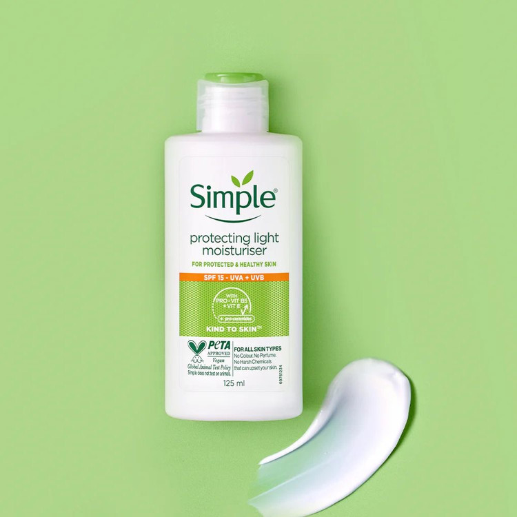آبرسان و مرطوب کننده سیمپل مدل لایت با SPF 15 حجم ۱۲۵ میل