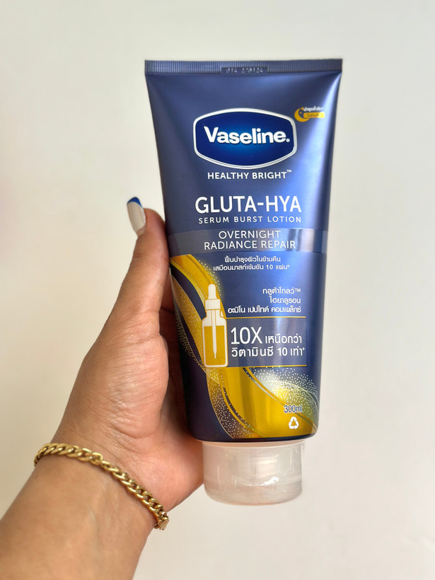لوسیون بدن روشن کننده وازلین گلوتاهایا سرمهای مدل Overnight Radiance Repair با حجم ۳۰۰ میل