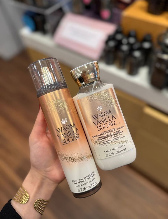 لوسیون بدن بث اند بادی وورکس Warm Vanilla Sugar، لوسیون بدن وانیلی، خرید لوسیون Warm Vanilla Sugar، لوسیون بدن Bath and Body Works، لوسیون بدن آبرسان، لوسیون بدن خوشبو، لوسیون بدن آمریکایی، لوسیون بدن اورجینال، لوسیون وانیلی زنانه.خرید لوسیون بدن Bath & Bo