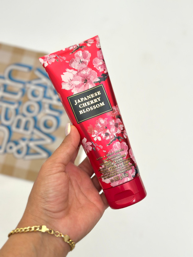 کرم بدن Japanese Cherry Blossom بث اند بادی ۲۲۶ میل