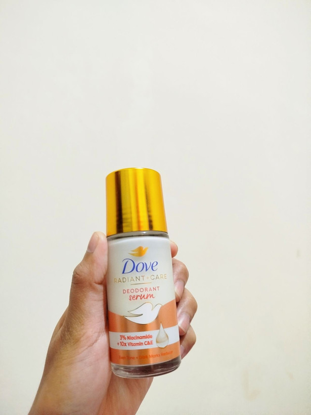 مام سرمی داو نارنجی ویتامین C و E مدل Radiant + Care حجم ۴۵ میل